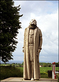 Statyn på Ven av Tycho Brahe, där han naturligtvis blickar upp mot skyn.